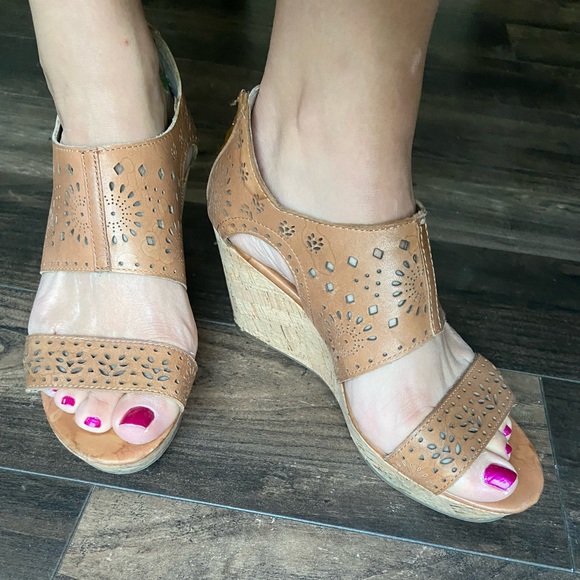 BCBG Nude Leather Wedges - Picture 2 of 7